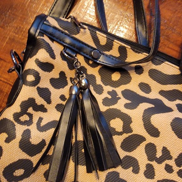Handbags - Cheetah print purse NWOT